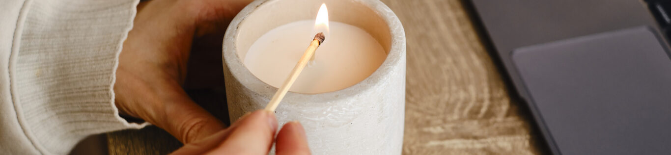 how to burn a candle correctly
